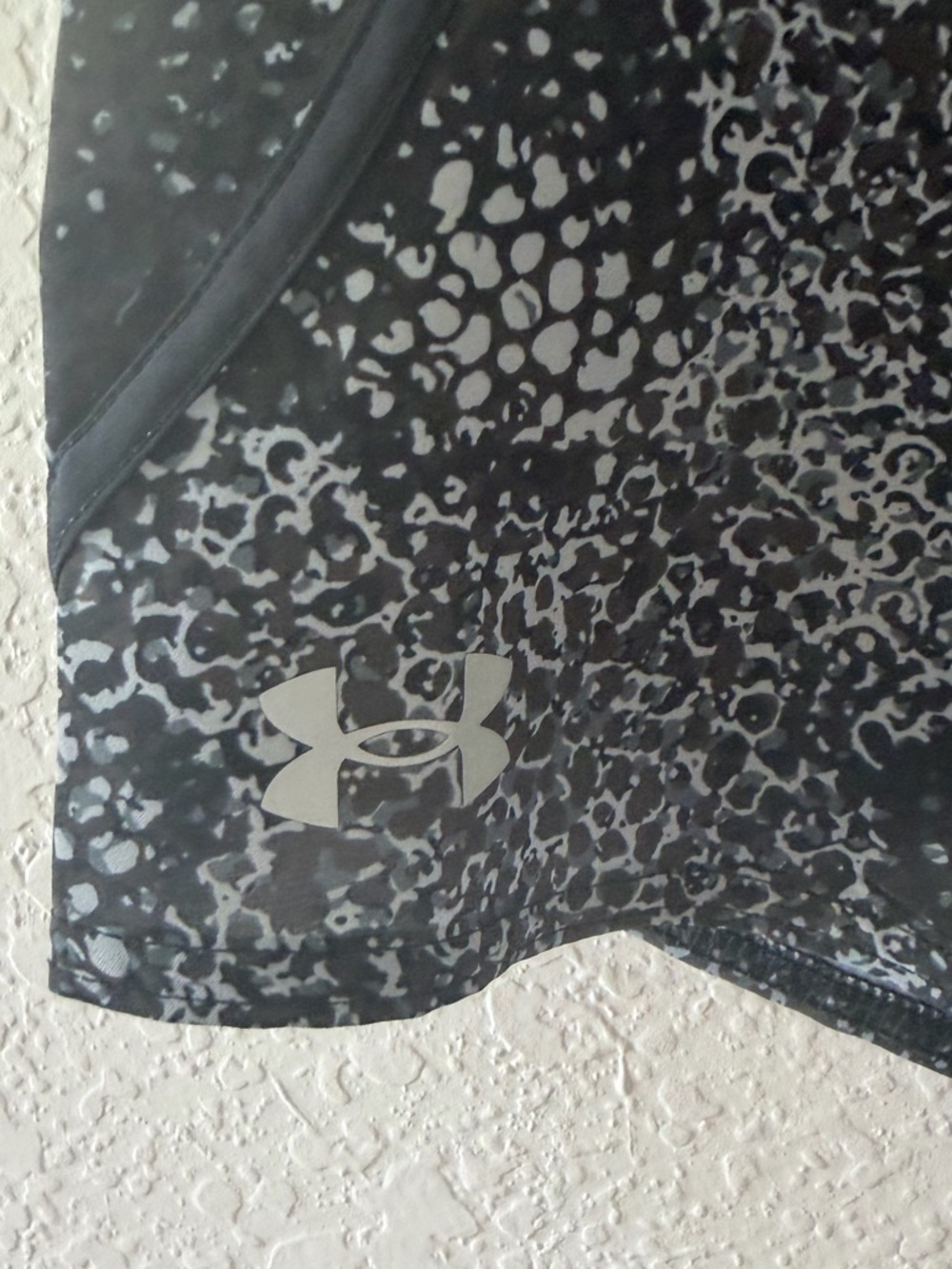 Under Armour Black Speckle Women's Running Shorts Size-Large - Picture 3 of 8